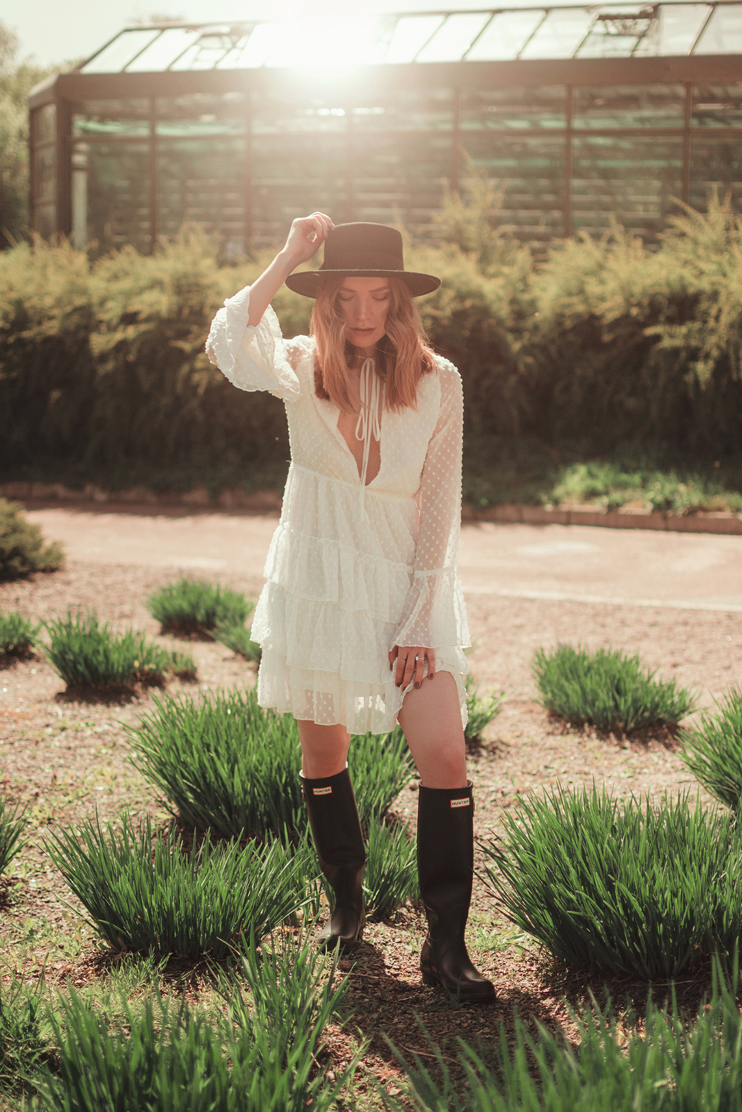 how to wear hat valeria sytnik fashion and style blogger