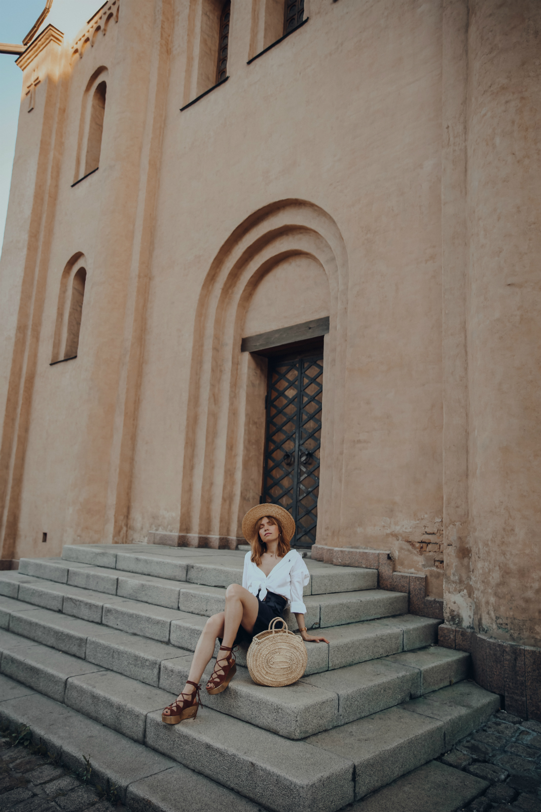 valeria sytnik sitting on the stairs and shows what to wear in morocco dubai tunis capadocia